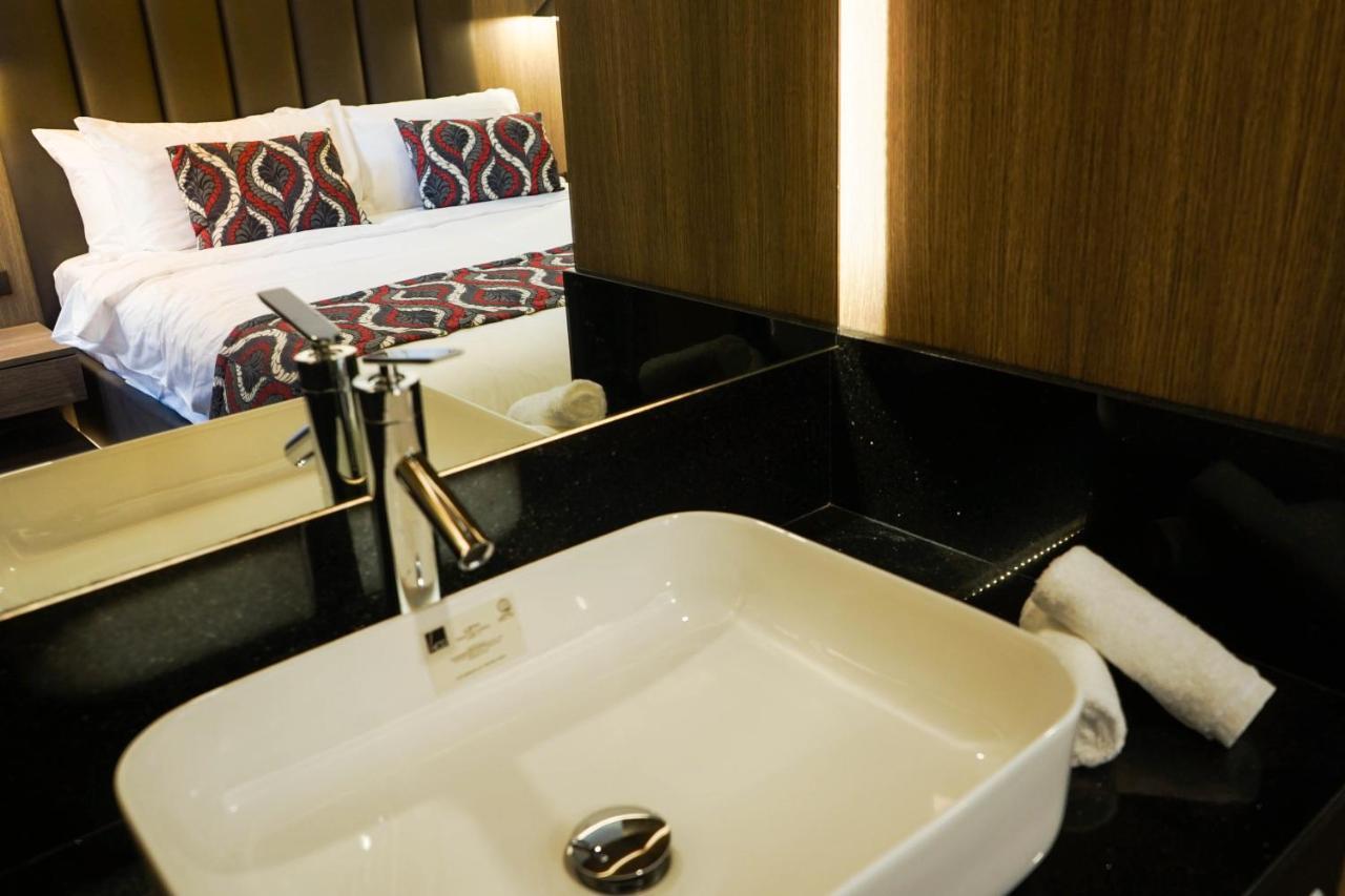 Unwnd Boutique Hotel Makati Makati City Exterior photo